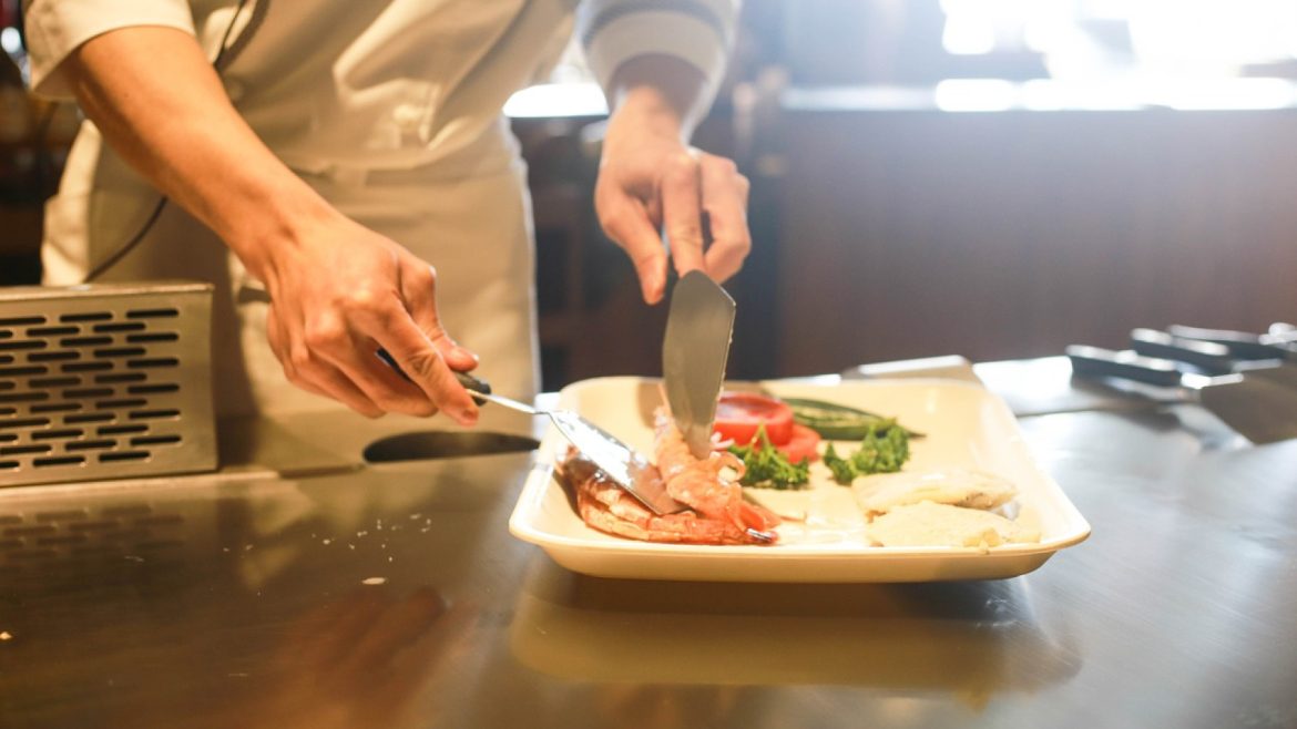 Comment réussir le suprême de pintade doré à la poêle ?