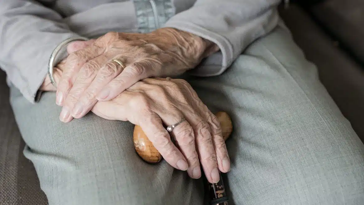 Les aides financières pour améliorer la vie des personnes âgées